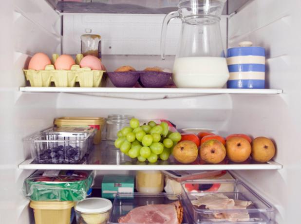 Na fotografii - správné skladování potravin je důležitou součástí domácnosti.