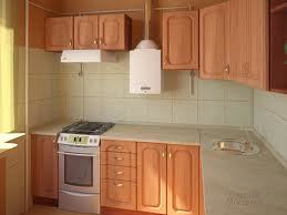 interiér malé kuchyně s plynovým ohřívačem vody