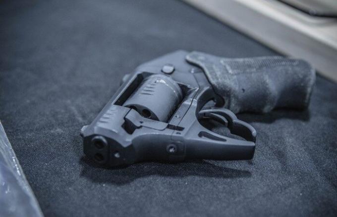 „Zakázaná“ revolver S333 bleskem, který USA byl kulomet zákon.
