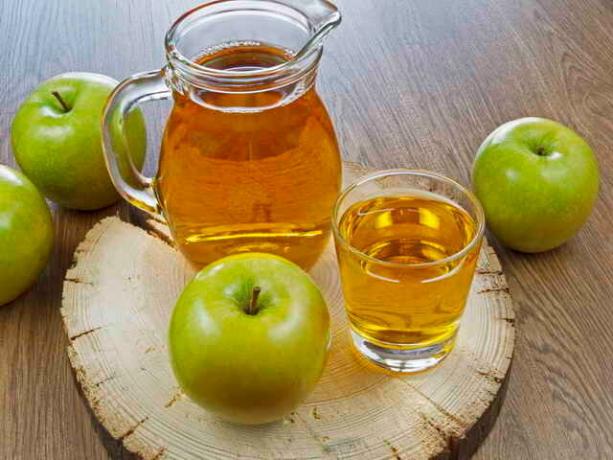 K přípravě domácí vitamin nápoj, vezměte pozdních odrůd jablek © ofazende.ru