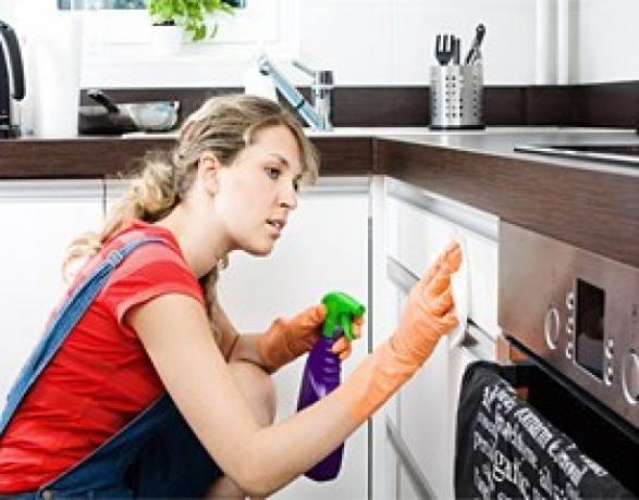 Jak umýt plastovou kuchyň - základní techniky a triky