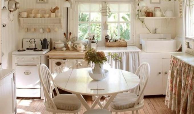 Bílá kuchyň ve stylu Provence (39 fotografií), výběr tapet, kuchyňské soupravy, doplňky, obrazy pro kutily, návody, foto a video návody, cena