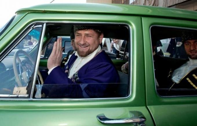 Fleet Ramzan Kadyrov: jaké vozy jsou ve sbírce prezidenta Čečenska