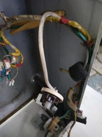 Jak funguje systém kontroly hladiny vody v nádrži pračky?