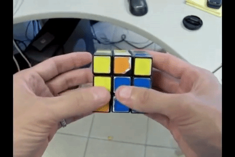 Jak sestavit Rubikovu kostku pomocí dvou pohybů