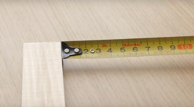 Měřicí páska od objektu.