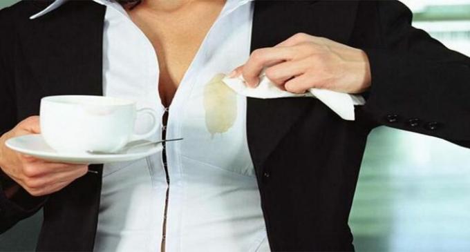 Dokonce i skvrny od kávy lze odstranit, pokud víte, malé tajemství. / Foto: stozabot.com. 