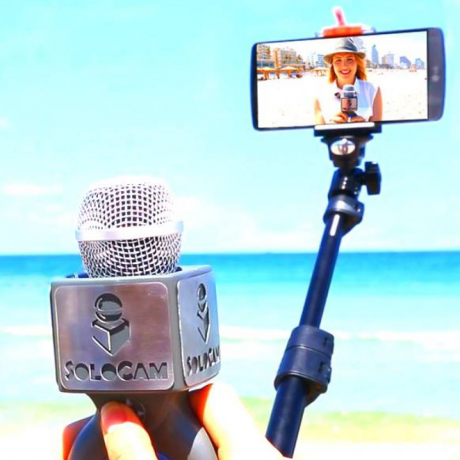 SoloCam - selfie-stick s vestavěným mikrofonem