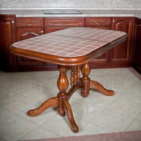 Kuchyňské stoly s keramickými obklady (36 fotografií): DIY video návod na instalaci, cena, fotografie
