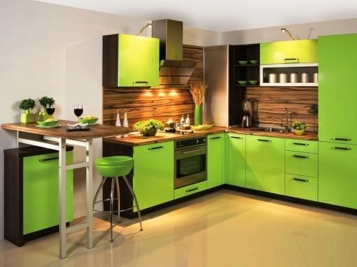 Zelená a bílá kuchyň - limetková barva