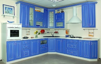 Dokonce i modrá kuchyně se správnými odstíny může vytvořit pohodlí a pohodu, aniž by způsobovala únavu a podráždění.
