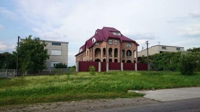 Nejbohatší vesnice na Ukrajině, kde neexistuje žádný 1-patrové budovy
