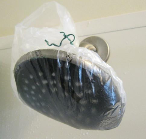 Jak rychle a snadno vyčistit sprchu od plaku a plísně