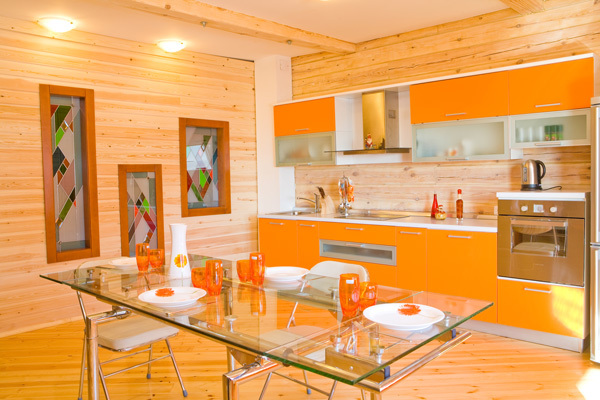 design kuchyně v oranžové barvě