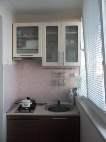 design kuchyně pro kuchyň s balkonem