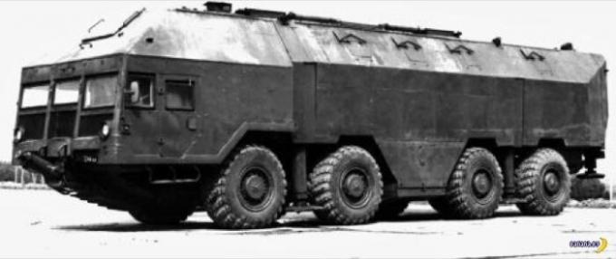 Obrovský vojenský MAZ-terénní vozidlo, které by mohly jít ven ze země