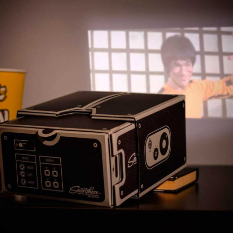 Projektor Smartphone projektor 2,0 vám umožní pohodlně sledovat filmy na velké obrazovce