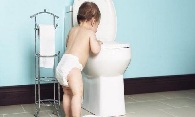  5 mírně extrémní způsoby, jak pročištění ucpání záchodu bez pístu, a „chemie“