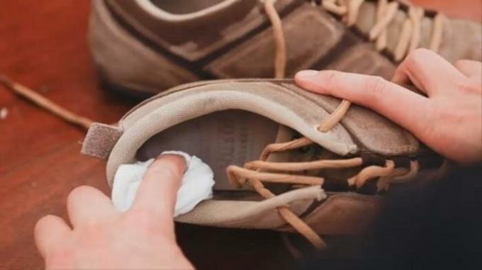 7 triky, se kterými boty zastavit a vůně obtíž