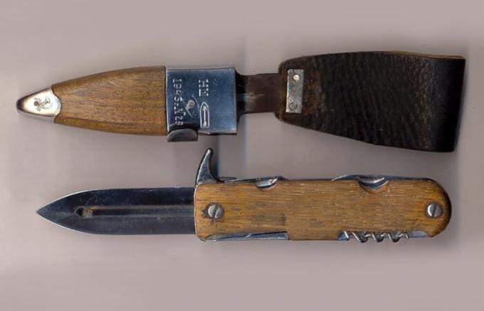 Sovětský víceúčelový nůž.