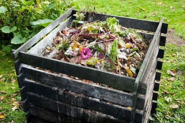 Kompost potřebuje pravidelné míchání