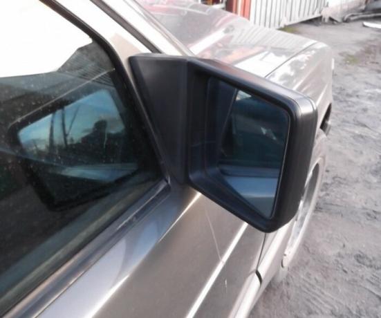 Short "pařez" pravého zrcadla na Mercedes-Benz E-Class. | Foto: drive2.ru.
