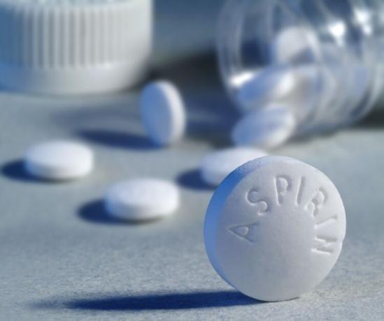 Aspirin zvládá usazování vodního kamene v konvici s úspěchem!