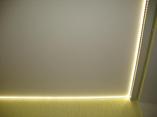 osvětlení v kuchyni pomocí LED pásky