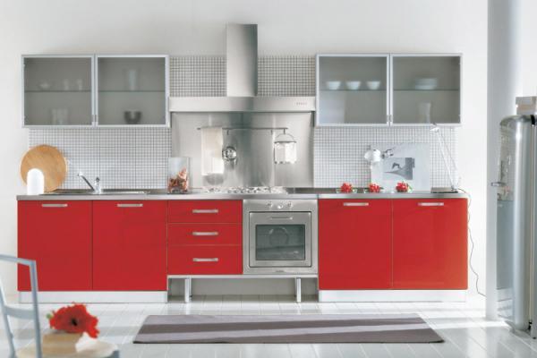 kuchyně v červené a bílé barvě