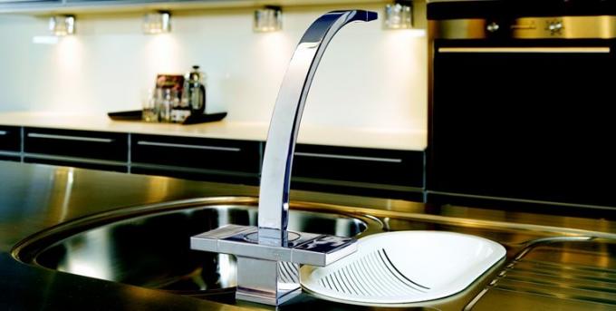 Kuchyňské faucety Damixa: DIY video návod na instalaci, vlastnosti Arc 29000, cena, fotografie