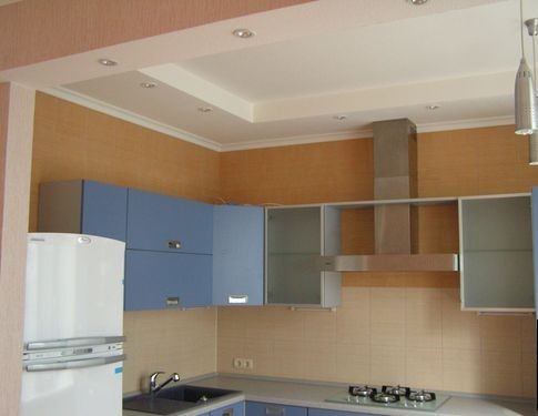 návrh napínacích stropů v kuchyni