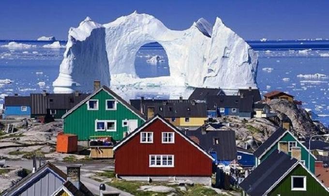 Město Longyearbyen je známá po celém světě neobvyklé barevné domy.