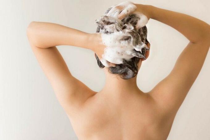 Čištění Shampoo: to je možné, je-li opatrně. Ale je lepší použít alternativní