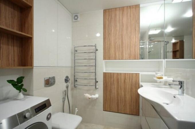 Vytvoření „mokrý do koupelny“ v evropském stylu pomohlo snížit velikost koupelny. | Foto: interiorsmall.ru.
