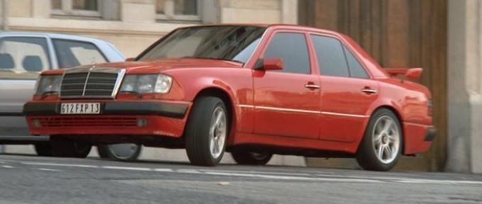 Mercedes-Benz E 500 1992 hrál ve filmu "Taxi". | Foto: imcdb.org.