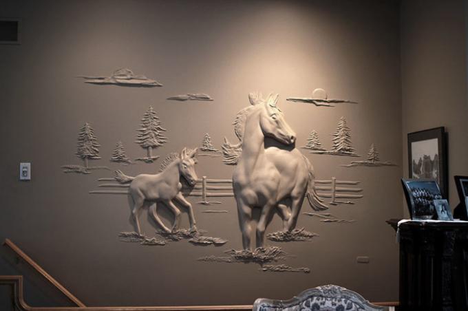 Kůň a hříbě dovádění ozdobit jednu ze stěn v obývacím pokoji. | Foto: pinterest.com.