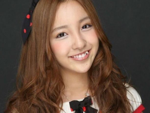 Mladá japonská žena se zdá být velmi atraktivní, aby nabroušené zuby. / Foto: porosenka.net