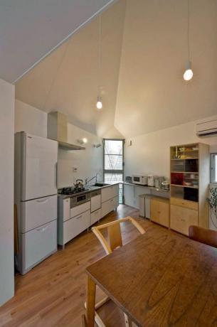 Kuchyň a obývací pokoj je umístěn ve druhém patře