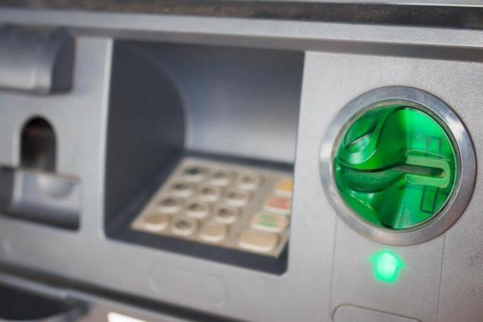 7 tipů, jak chránit svou bankovní kartu před podvodníky