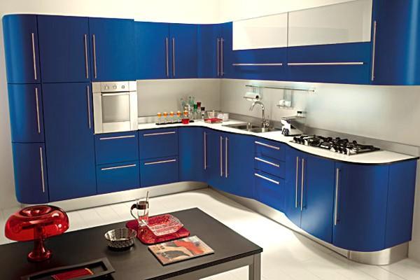 design kuchyně v modrých tónech