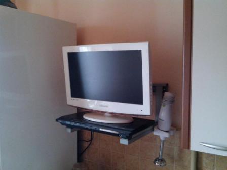 Bílá TV do kuchyně - standardní instalace