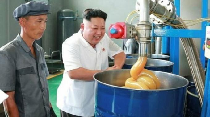 Obzvláštní význam pro potraviny a pro sebe. Na fotografii, Kim Čong-un / Foto: cn15.nevsedoma.com.ua. 
