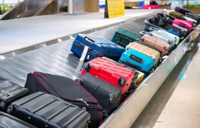 Jak se chránit před otevřením kufru na letišti.